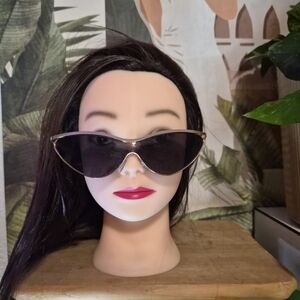 Chic Black Cat-Eye Sunglasses